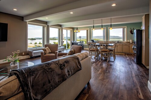 Big River Escape Grandview Manse