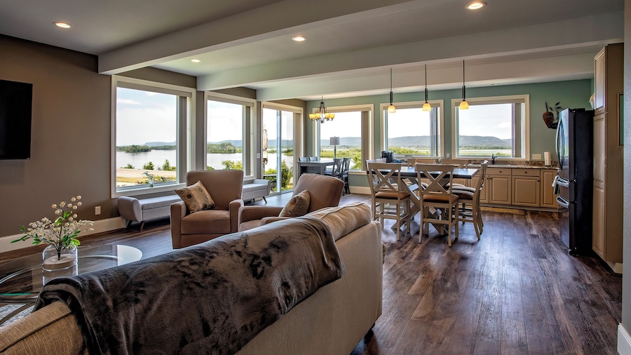 Big River Escape Grandview Manse