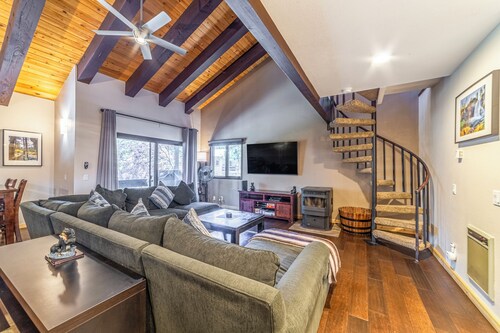 Fully Remodeled 2Bed + Loft, 3Bath 1,857sf  Mammoth Condo