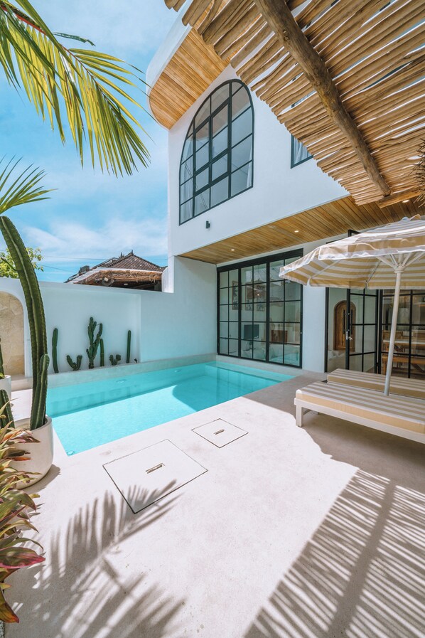 حمّام سباحة خارجي