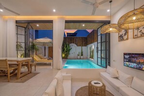 Deluxe Villa | Living room