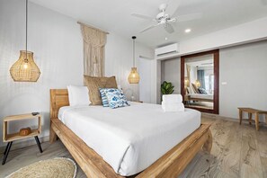 3 bedrooms, WiFi - Secluded Beachfront Gem ~ Pool ~ Patio ~ View ~BBQ (Savaneta)