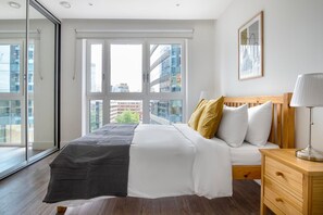 1 bedroom, iron/ironing board, WiFi, bed sheets - Divine Aldgate 1BR w/ Gym & Cinema, nr Liverpool St, by Blueground (London)