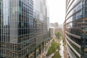 Exterior - Divine Aldgate 1BR w/ Gym & Cinema, nr Liverpool St, by Blueground (London)