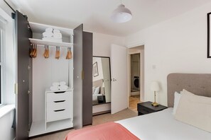 2 makuuhuonetta, silitysrauta/-lauta, Wi-Fi, vuodevaatteet