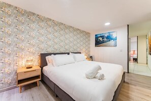 4 bedrooms, iron/ironing board, WiFi, bed sheets