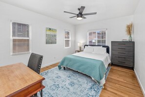 4 slaapkamers, een strijkplank/strijkijzer, wifi, beddengoed