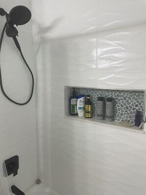 Hair dryer, towels, soap, shampoo - Quiet Peaceful Private house. Tranquil setting 10 minutes to the beach  (Vero Beach)