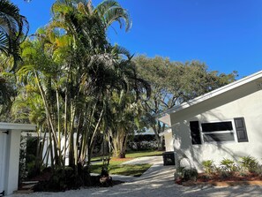 المنطقة المحيطة بالمنشأة