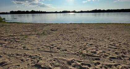 Lake front Bliss/ Your perfect get away on the water.