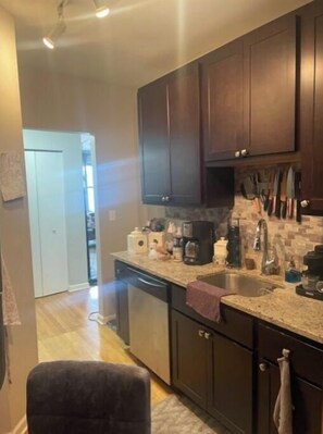 Interior - Serene Chic in Ravenswood Manor! 20 mins to Grant Park or Wrigley Field! (Chicago)