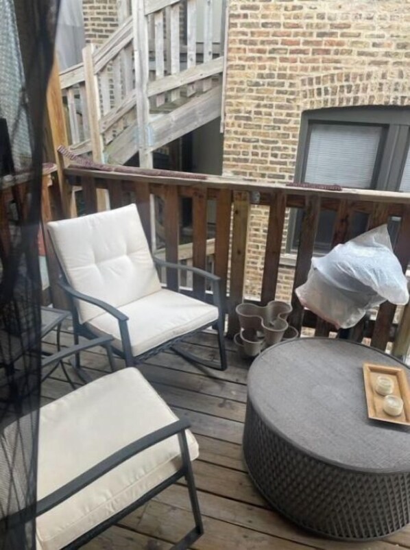 Property grounds - Serene Chic in Ravenswood Manor! 20 mins to Grant Park or Wrigley Field! (Chicago)