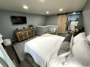 Schreibtisch, Bügeleisen/Bügelbrett