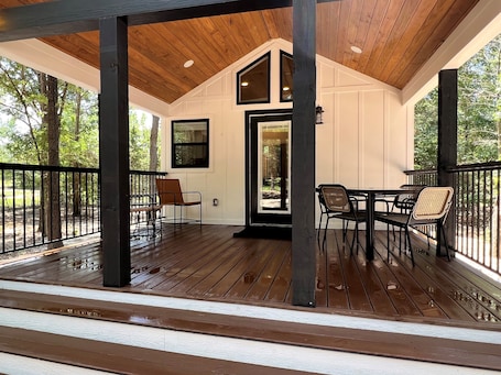 Outdoor dining. Cabin in the piney woods of East Texas, near lakes and state parks