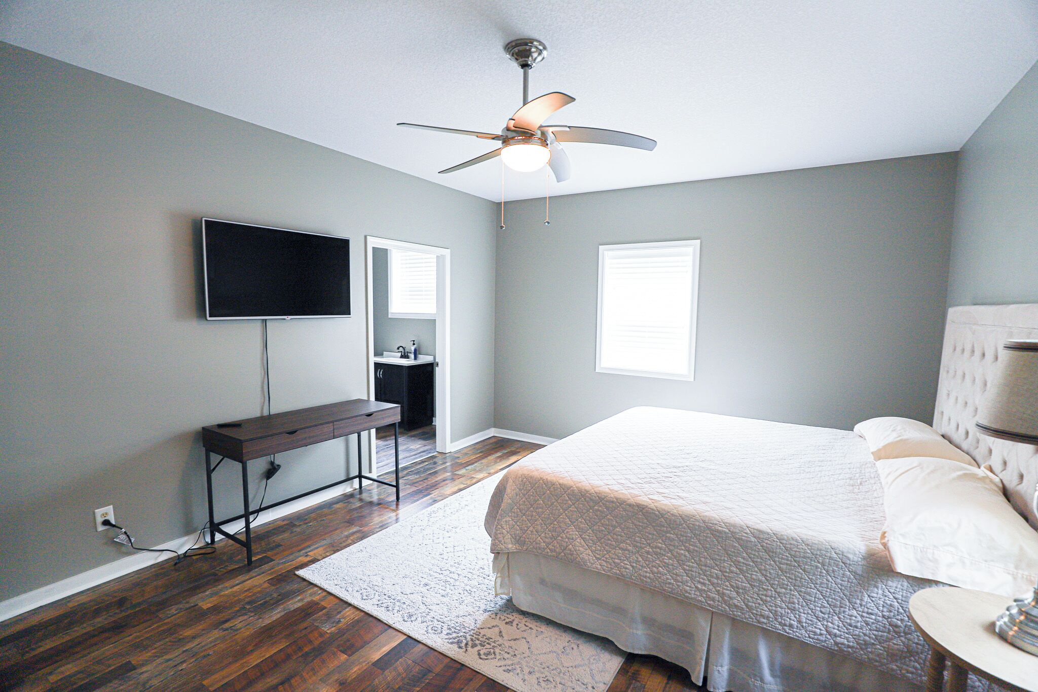 3 bedrooms, iron/ironing board, WiFi, bed sheets