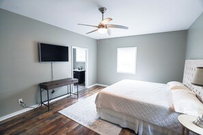 3 soverom, strykejern/-brett, wi-fi og sengetøy