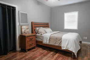 3 chambres, fer et planche à repasser, Wi-Fi, draps fournis