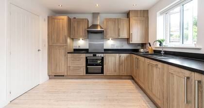 Stunning 5-Bed House in Ashford