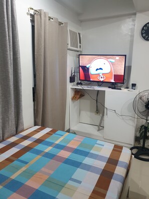1 bedroom, WiFi, bed sheets - Strong internet, hot shower, cozy place. Your home away from home (Parañaque)