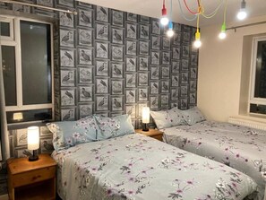 3 habitaciones, tabla de planchar con plancha, wifi y ropa de cama 