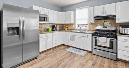 4 bedroom home near Downtown GR