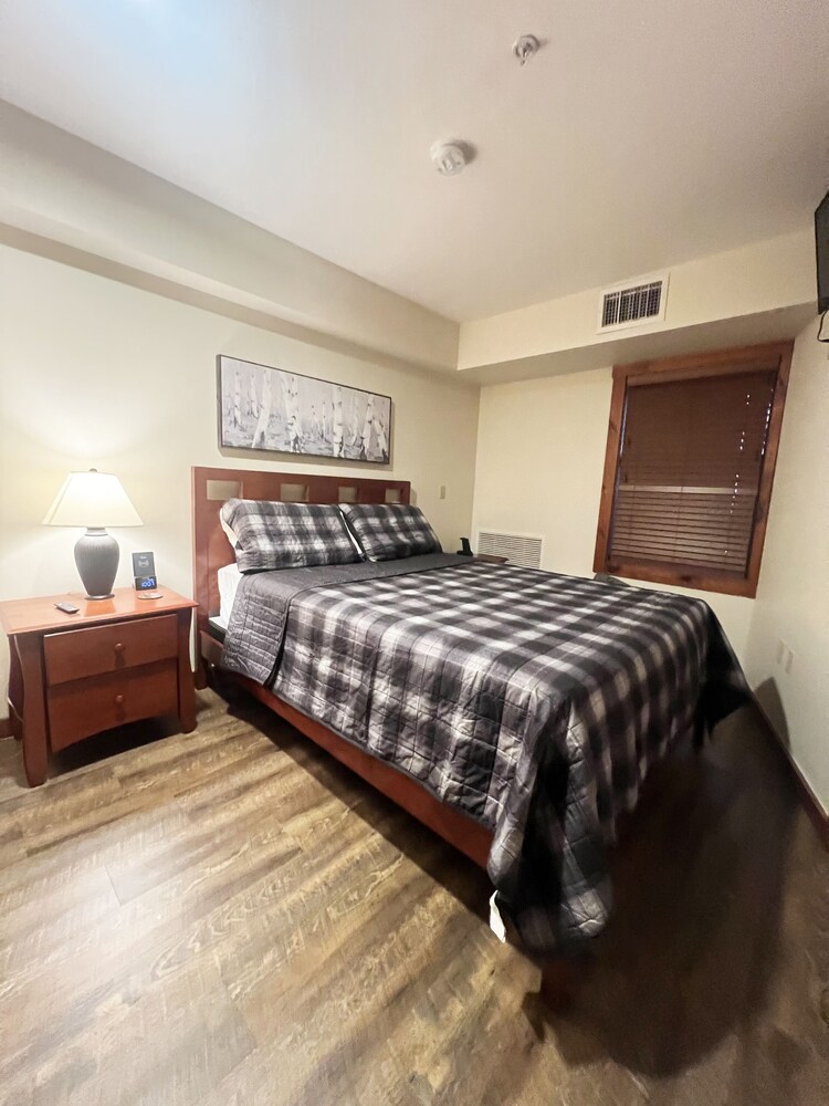 Rimfire LodgeLocated in the Village CenterSteps from shops