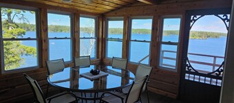 Cozy 3 bedroom boat access Island on Lake of the Woods with electricity.