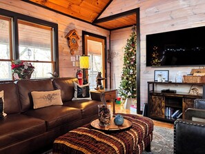 Smart TV, fireplace, DVD player, table football