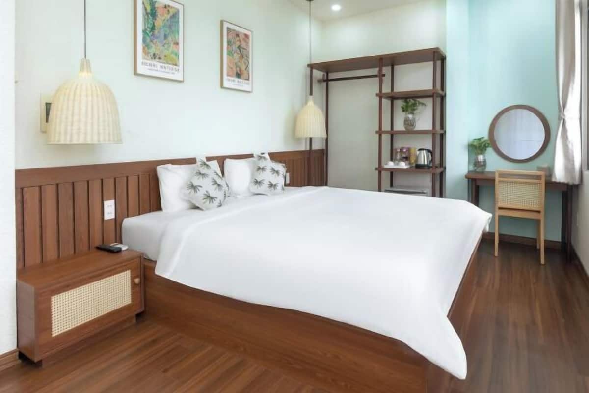 1 bedroom, pillowtop beds, soundproofing, free WiFi