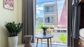 Design Shared Dormitory, Mixed Dorm, Mountain View | 1 bedroom, pillowtop beds, soundproofing, free WiFi
