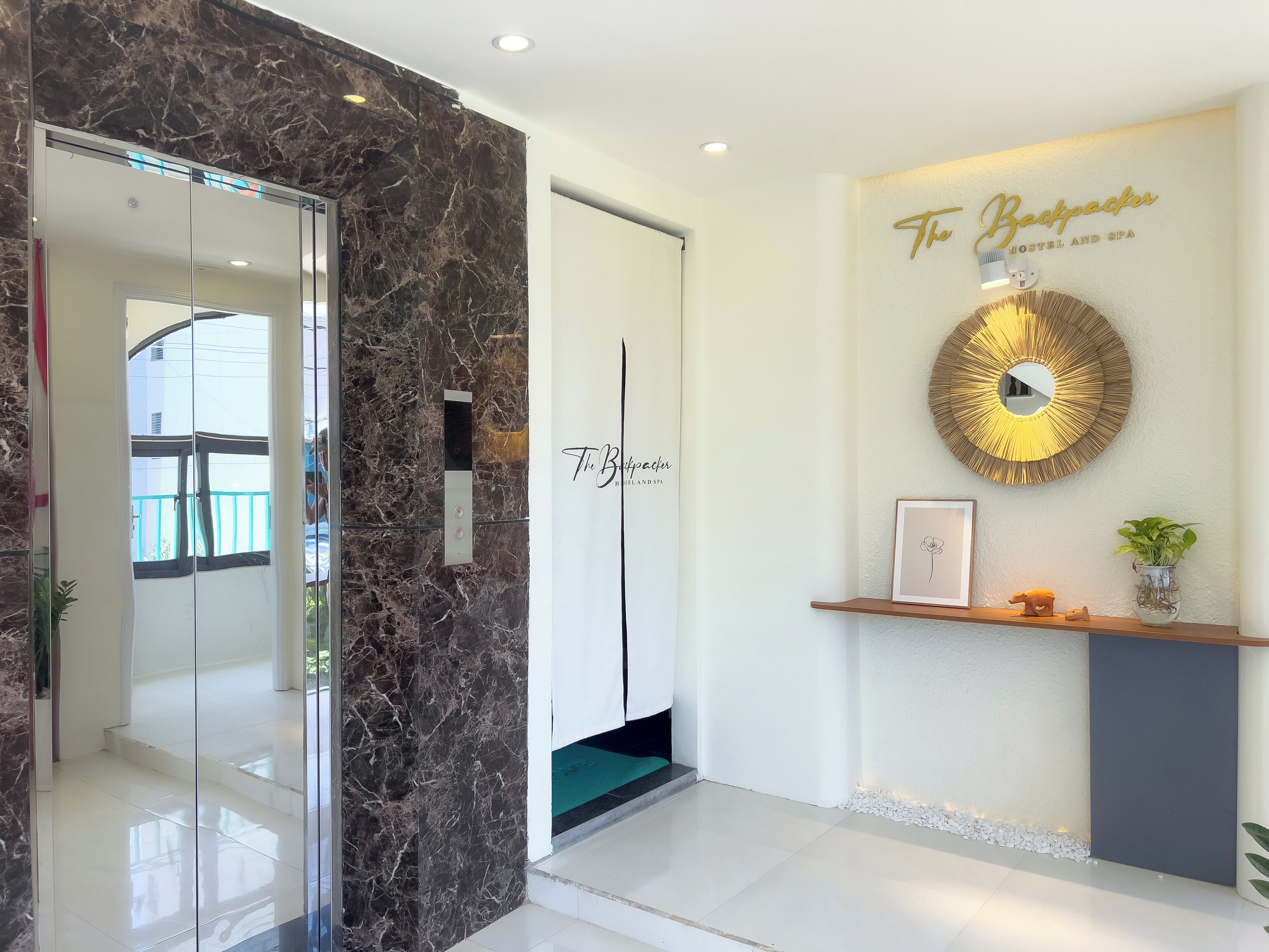 Asrama Umum Desain, asrama campuran, pemandangan gunung | Kamar mandi | Shower, pengering rambut, kloset, dan handuk