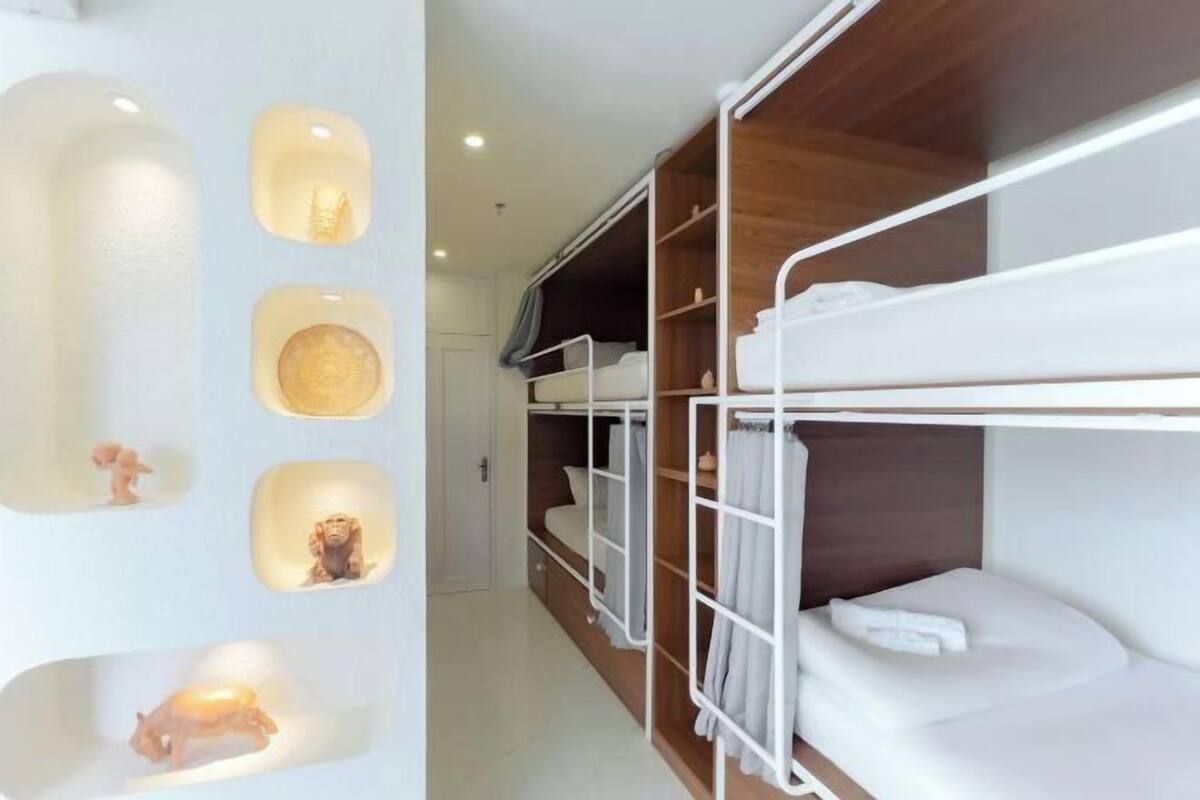 1 bedroom, pillowtop beds, soundproofing, free WiFi