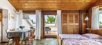 Apartment 'Im Haus Kempkens' with Private Terrace, Balcony and Wi-Fi