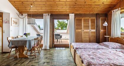 Apartment 'Im Haus Kempkens' with Private Terrace, Balcony and Wi-Fi