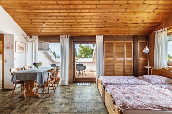 1 bedroom, free WiFi, bed sheets