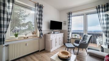 Fernseher, DVD-Player, Stereoanlage