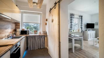 KylskÄp, mikrovÄgsugn, ugn och spishÀll