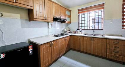 Convenient & Comfortable Family Homestay at Bandar Saujana Putra