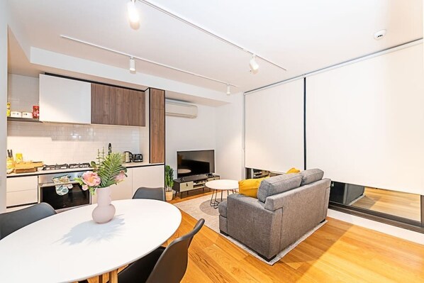 Interior - Relaxing Urban Oasis(2BR2B+free park+Wifi+Cafe@GF) (West Melbourne)