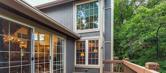 Beautiful 3Bed 4.5Bath Cabin w/ Bonus Room - Near Trails and Lake