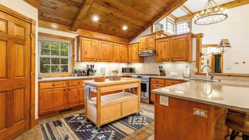 雪櫃、微波爐、焗爐、爐具