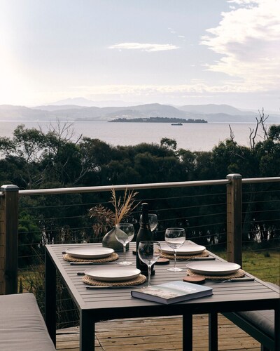 Sun-drenched with spectacular views. Central location for exploring Bruny.