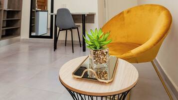 ห้องคอมฟอร์ท | 1 ห้องนอน, มินิบาร์, ห้องพักตกแต่งอย่างมีเอกลักษณ์, โต๊ะทำงาน