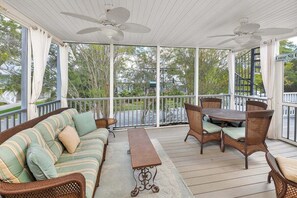 Outdoor dining - Near the Beach, Village, Pier, Shops & Restaurants (Saint Simons Island)