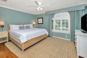 3 bedrooms, iron/ironing board, free WiFi, bed sheets - Near the Beach, Village, Pier, Shops & Restaurants (Saint Simons Island)