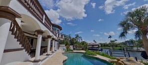 6 bedrooms - Latitude Adjustment in Fort Myers Beach (Fort Myers Beach)