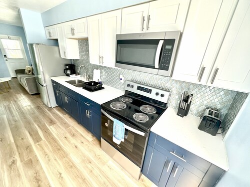 Johns Pass Retreat 1~Walk to 100+ Vendors & Beach