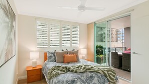 2 bedrooms, WiFi - Pavilions Apartment 2207 - Palm Beach - Min. 3 Night Stays! (Palm Beach)