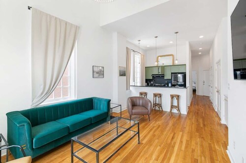 Stylish Downtown Mall Loft with Rooftop