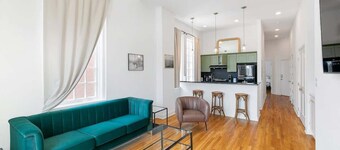 Stylish Downtown Mall Loft with Rooftop